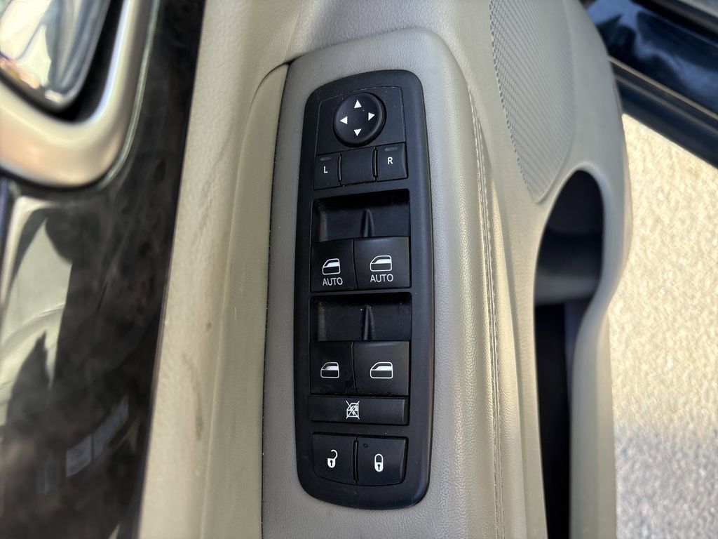 Used 2012 Jeep Grand Cherokee Laredo image 11
