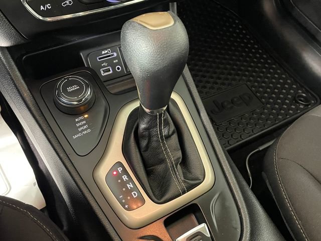 Used 2017 Jeep Cherokee Latitude w/ Comfort/Convenience Group image 11