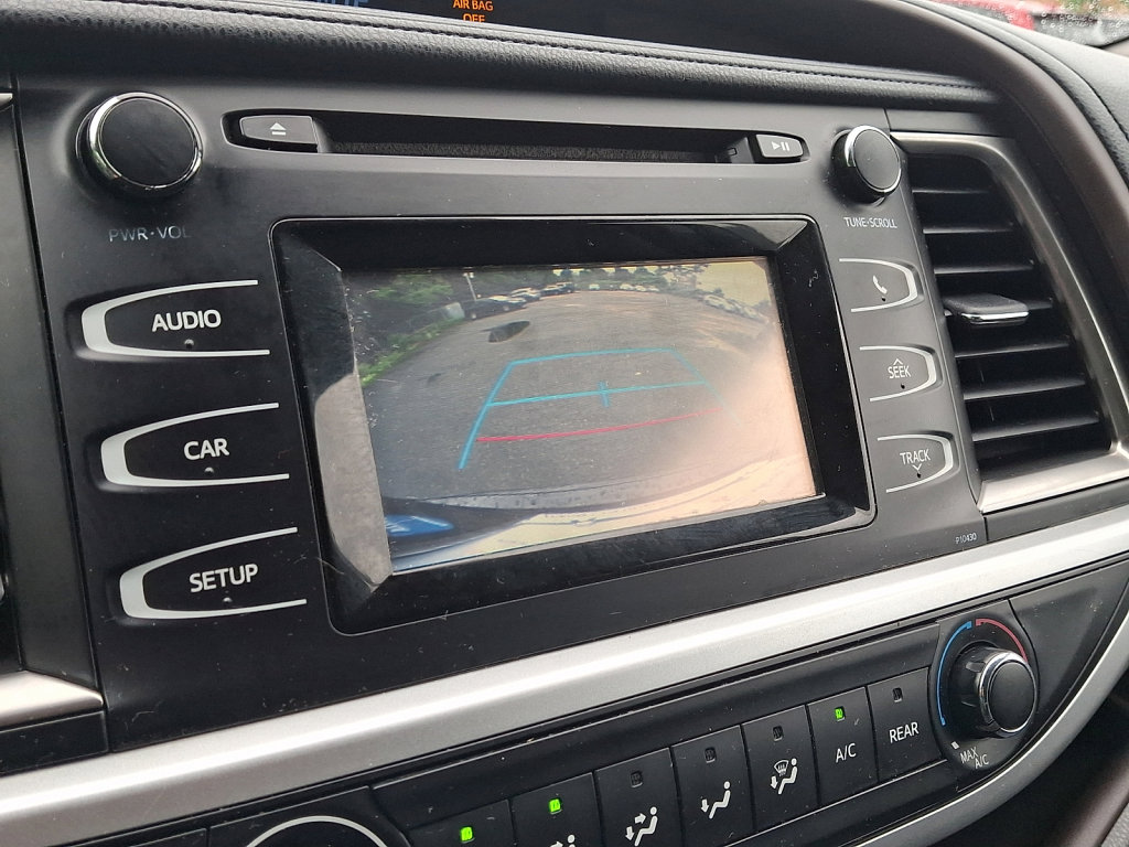 Used 2015 Toyota Highlander LE AWD/4WD image 27