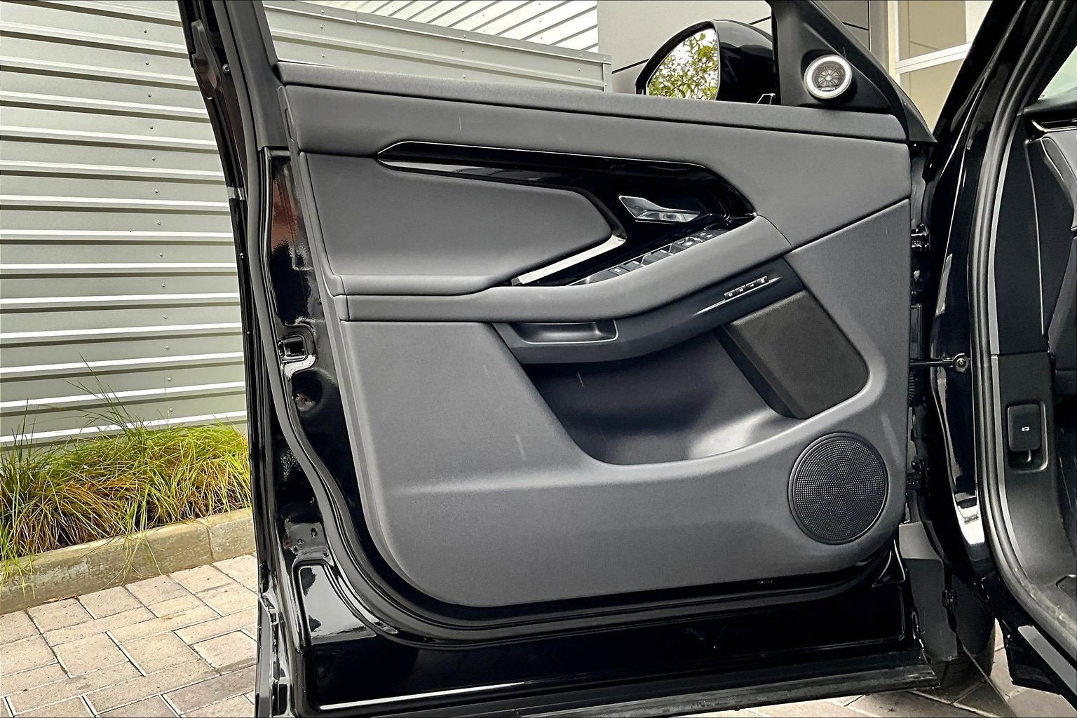 Used 2024 Land Rover Range Rover Evoque Dynamic SE image 23