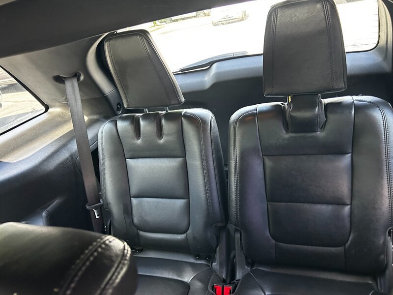 Used 2011 Ford Explorer XLT w/ 202A Rapid Spec Order Code AWD/4WD image 11