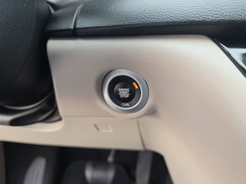 Used 2020 Chrysler Pacifica Touring-L FWD image 19