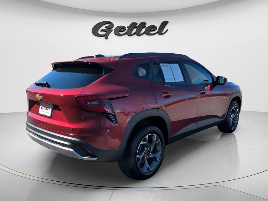 Used 2025 Chevrolet Trax LT w/ LT Convenience Package image 5