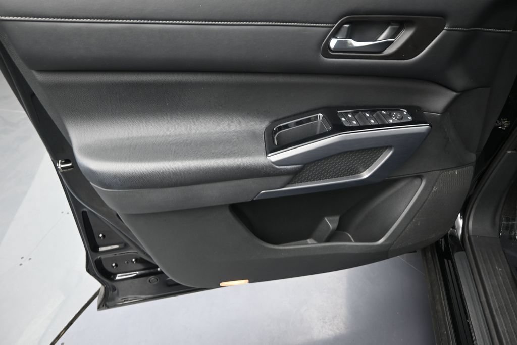 Used 2022 Nissan Pathfinder SL w/ SL Premium Package FWD image 10