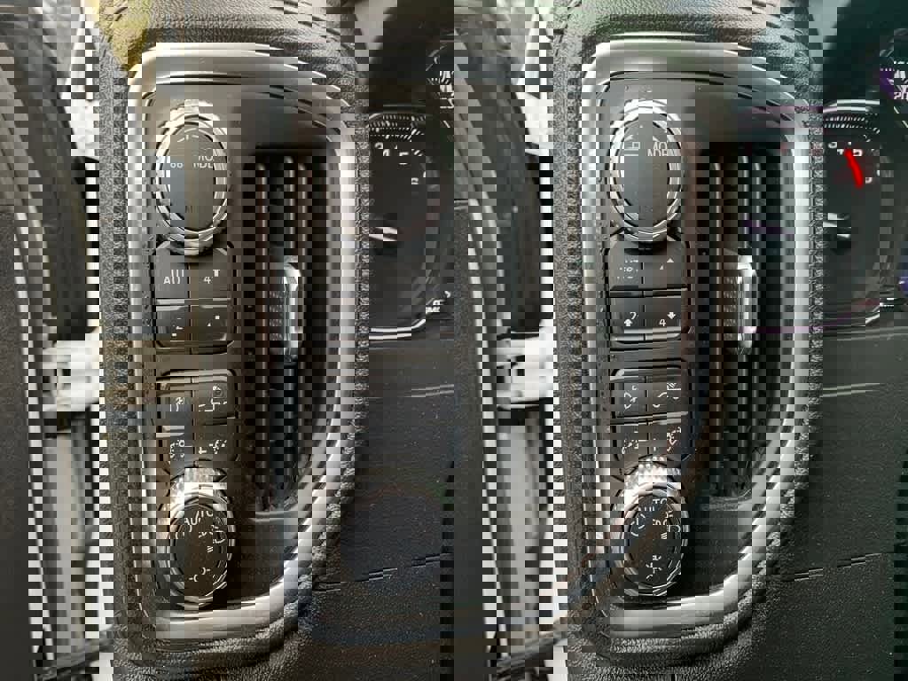 Used 2020 GMC Sierra 1500 Elevation w/ Elevation Value Package AWD/4WD image 17