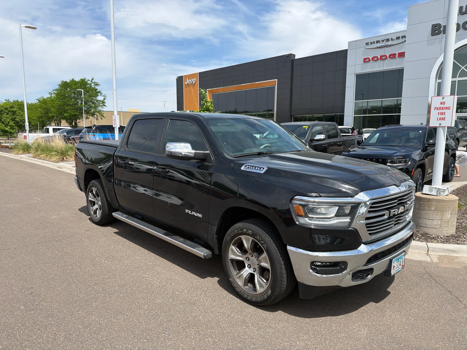 Used 2023 RAM 1500 Laramie AWD/4WD image 3