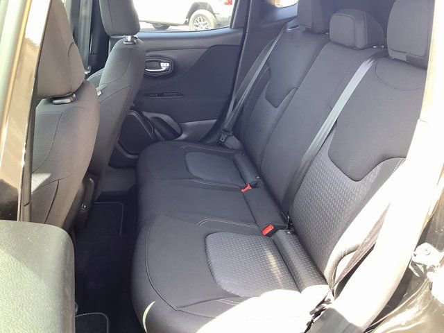 Used 2021 Jeep Renegade Latitude w/ Luxury Group II AWD/4WD image 22