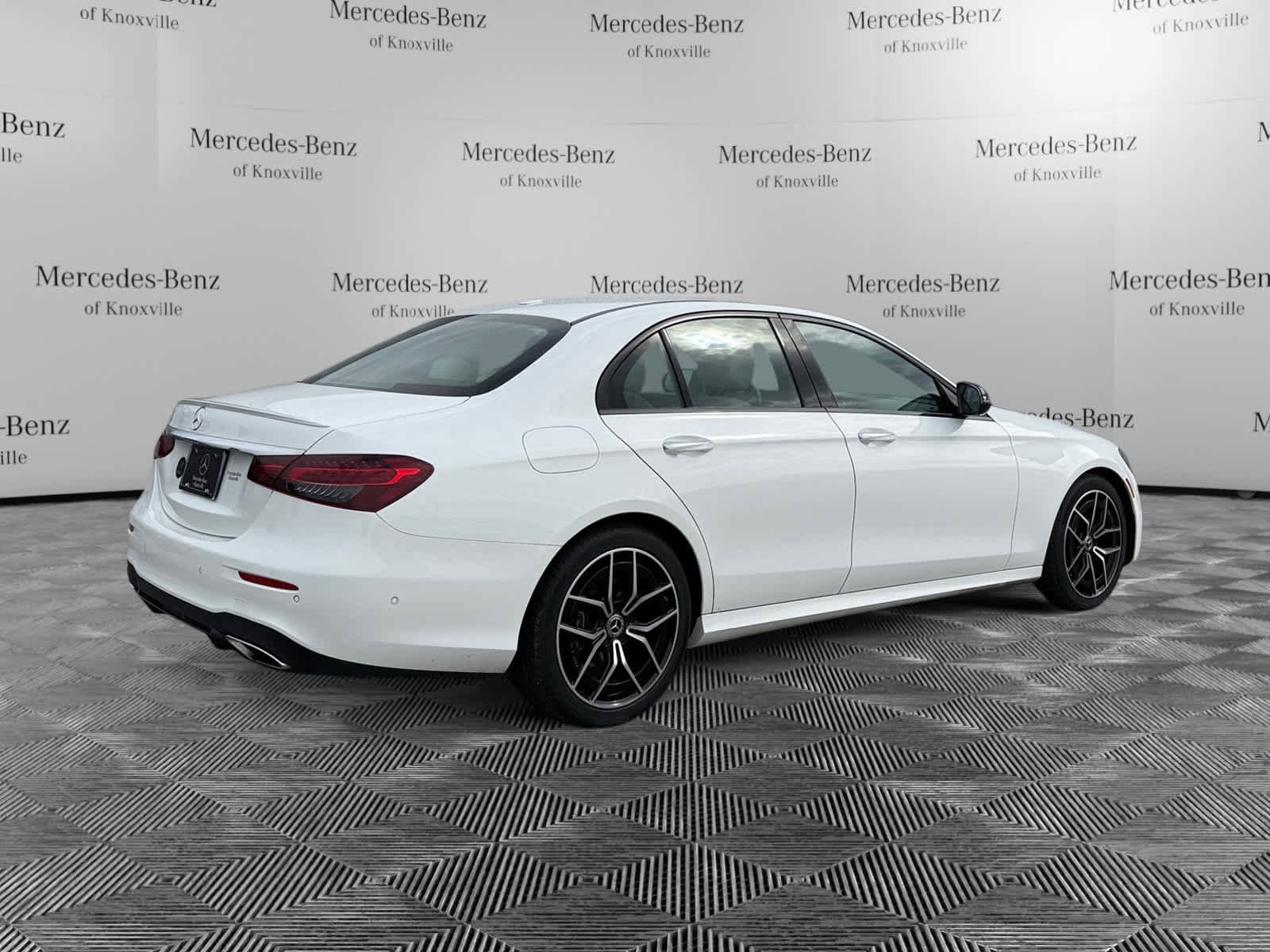 Used 2022 Mercedes-Benz E 350 Sedan image 5