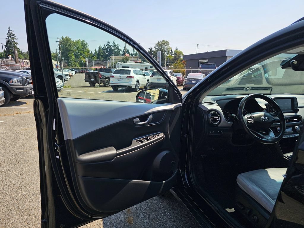 Used 2021 Hyundai Kona Limited AWD/4WD image 18