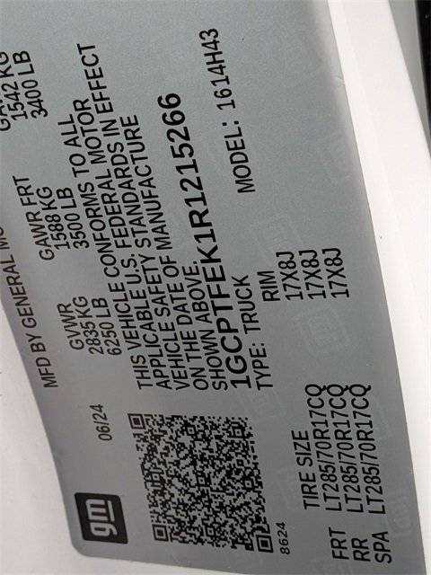 Used 2024 Chevrolet Colorado ZR2 w/ ZR2 Convenience Package III image 35