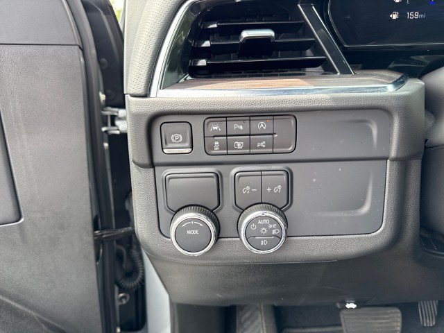 Used 2025 Chevrolet Suburban Premier RWD image 25