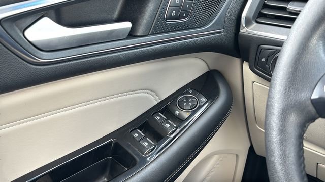 Used 2019 Ford Edge Titanium w/ Cold Weather Package AWD/4WD image 18