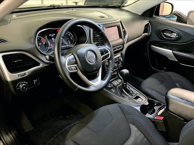 Used 2019 Jeep Cherokee Latitude AWD/4WD image 12