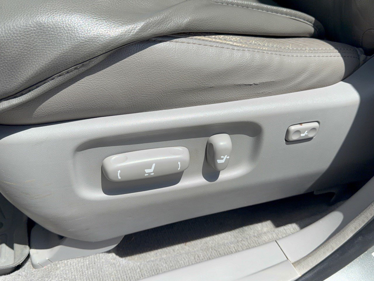 Used 2004 Toyota Highlander Limited w/ Towing Prep Pkg FWD image 16