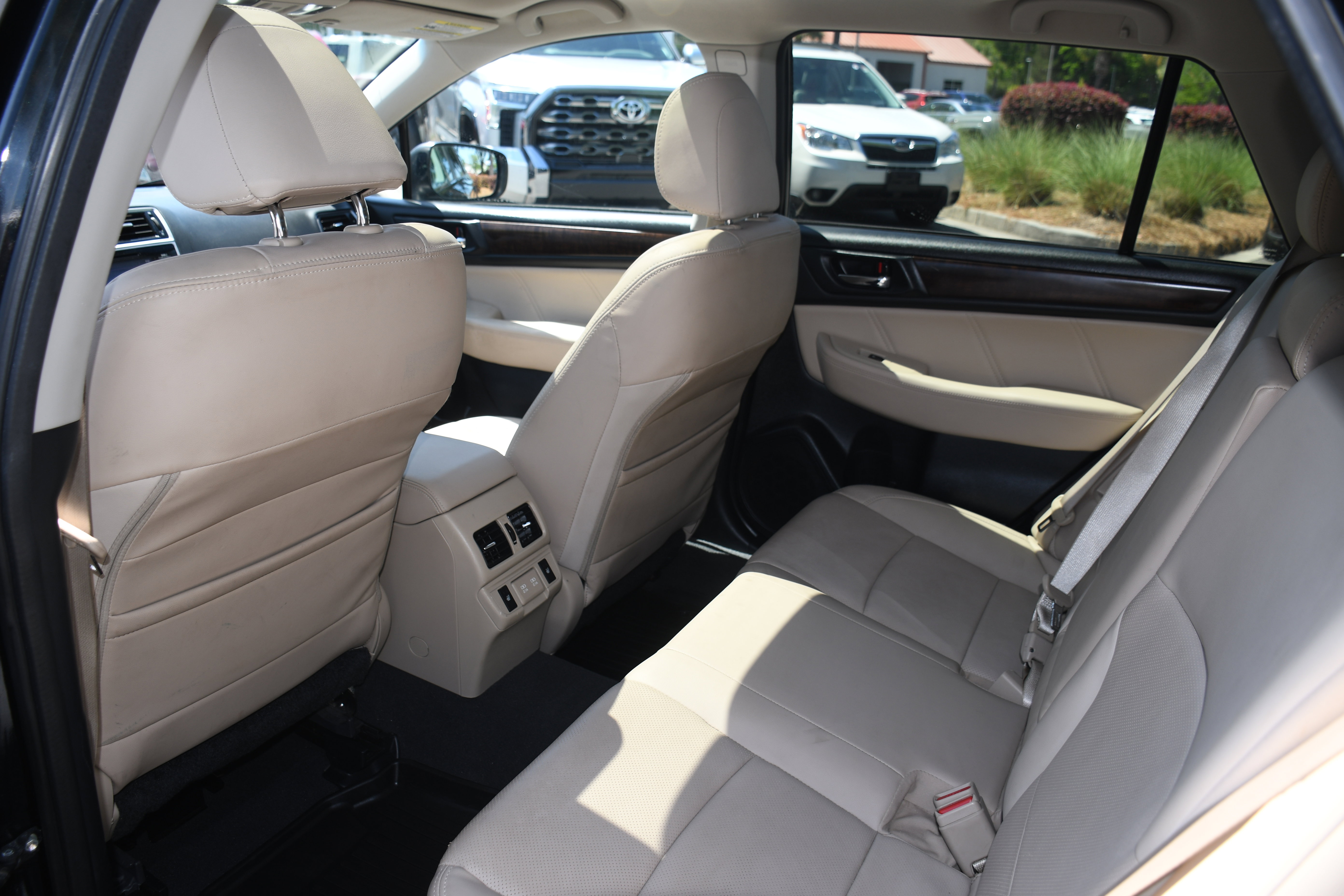 Used 2019 Subaru Outback 2.5i Limited w/ Popular Package #2 image 17