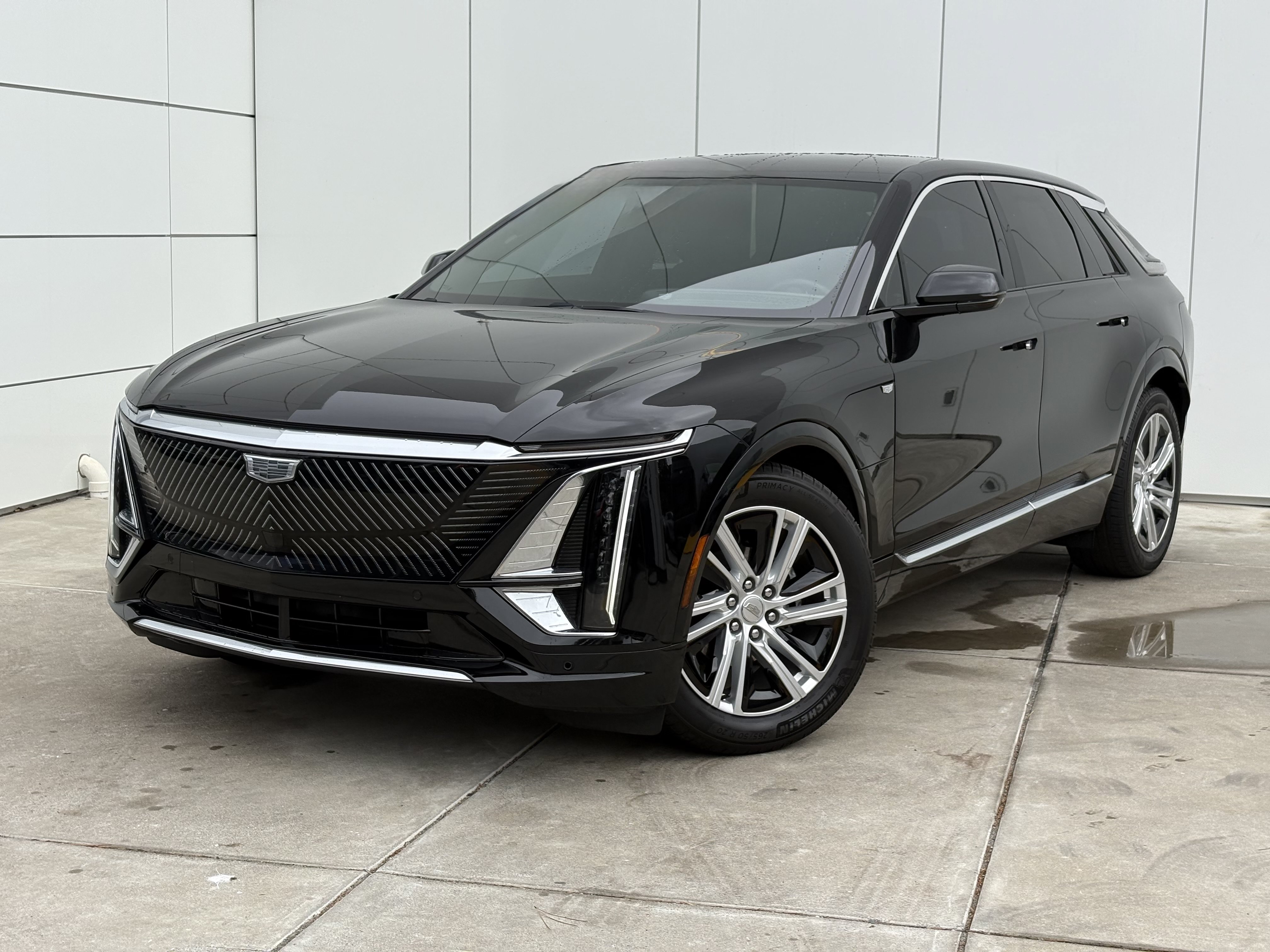 Certified 2024 Cadillac Lyriq Tech AWD/4WD image 2