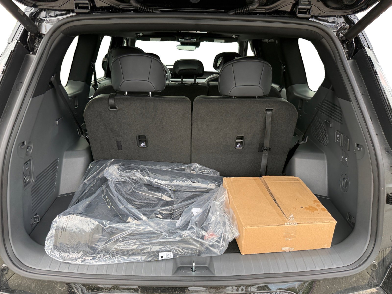 New 2026 Kia EV9 Land w/ Nightfall Edition Package image 17