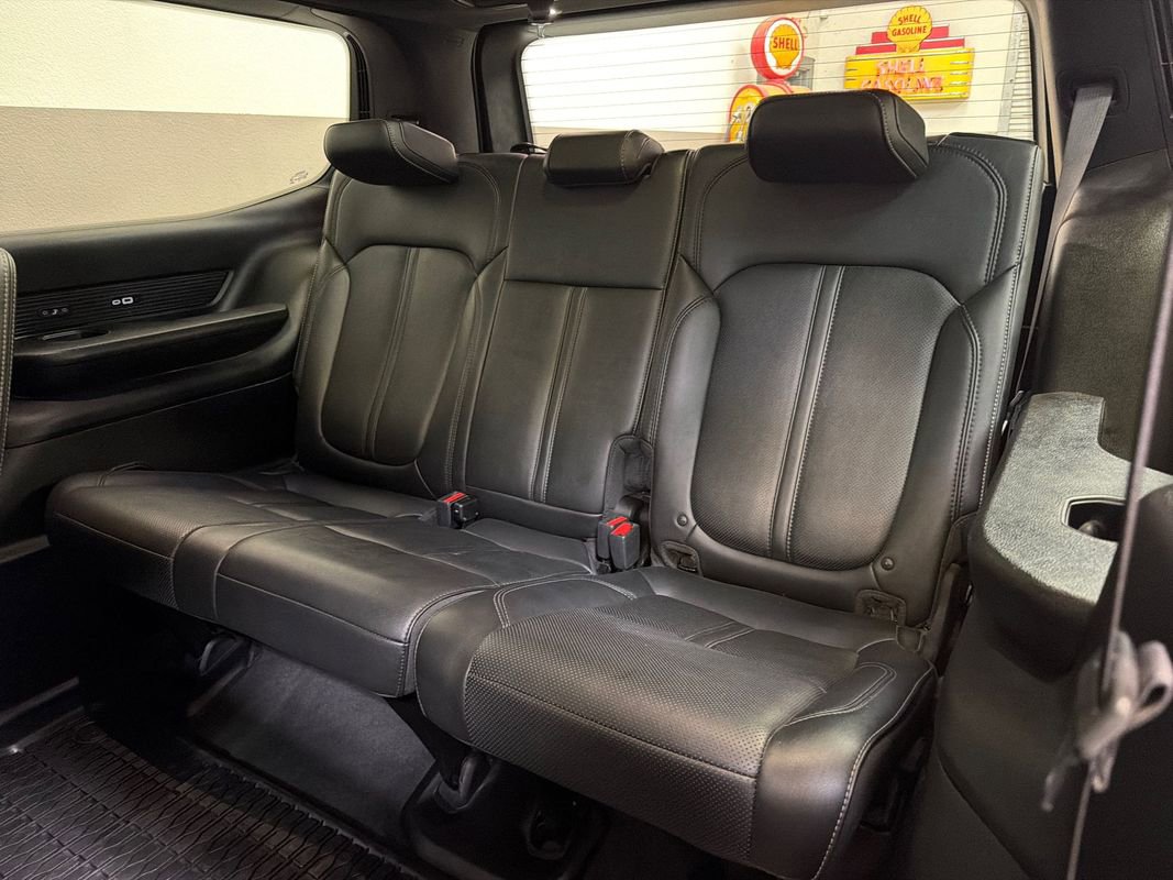 Used 2023 Jeep Wagoneer Series II RWD image 30