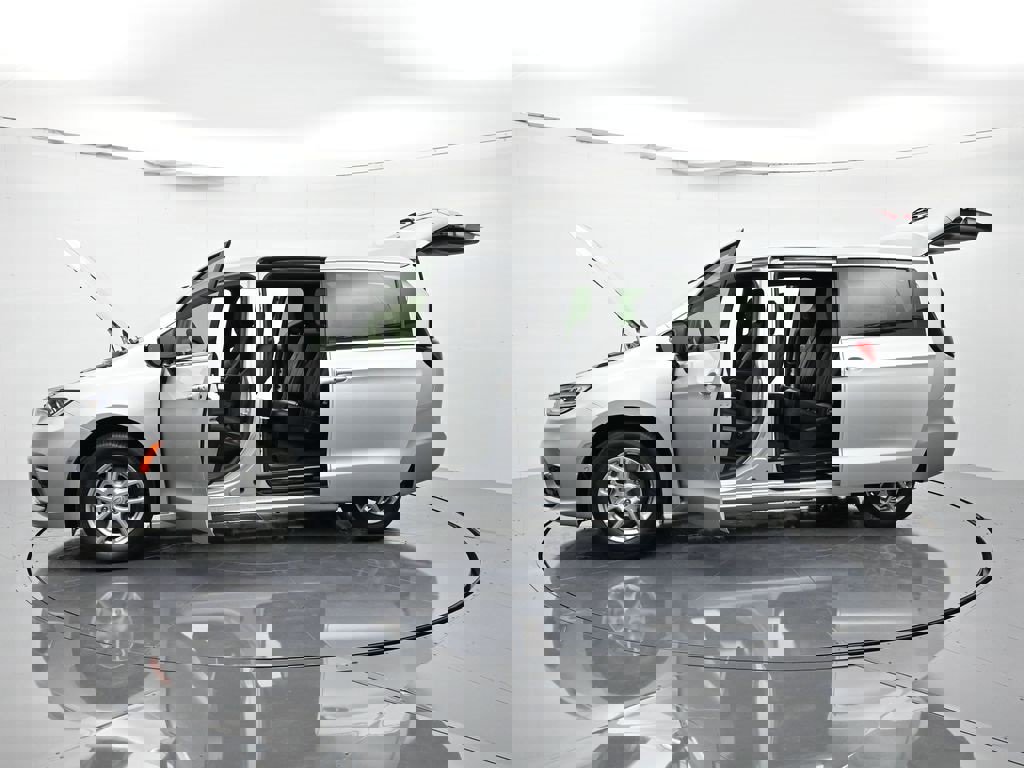 New 2026 Chrysler Pacifica Select image 44