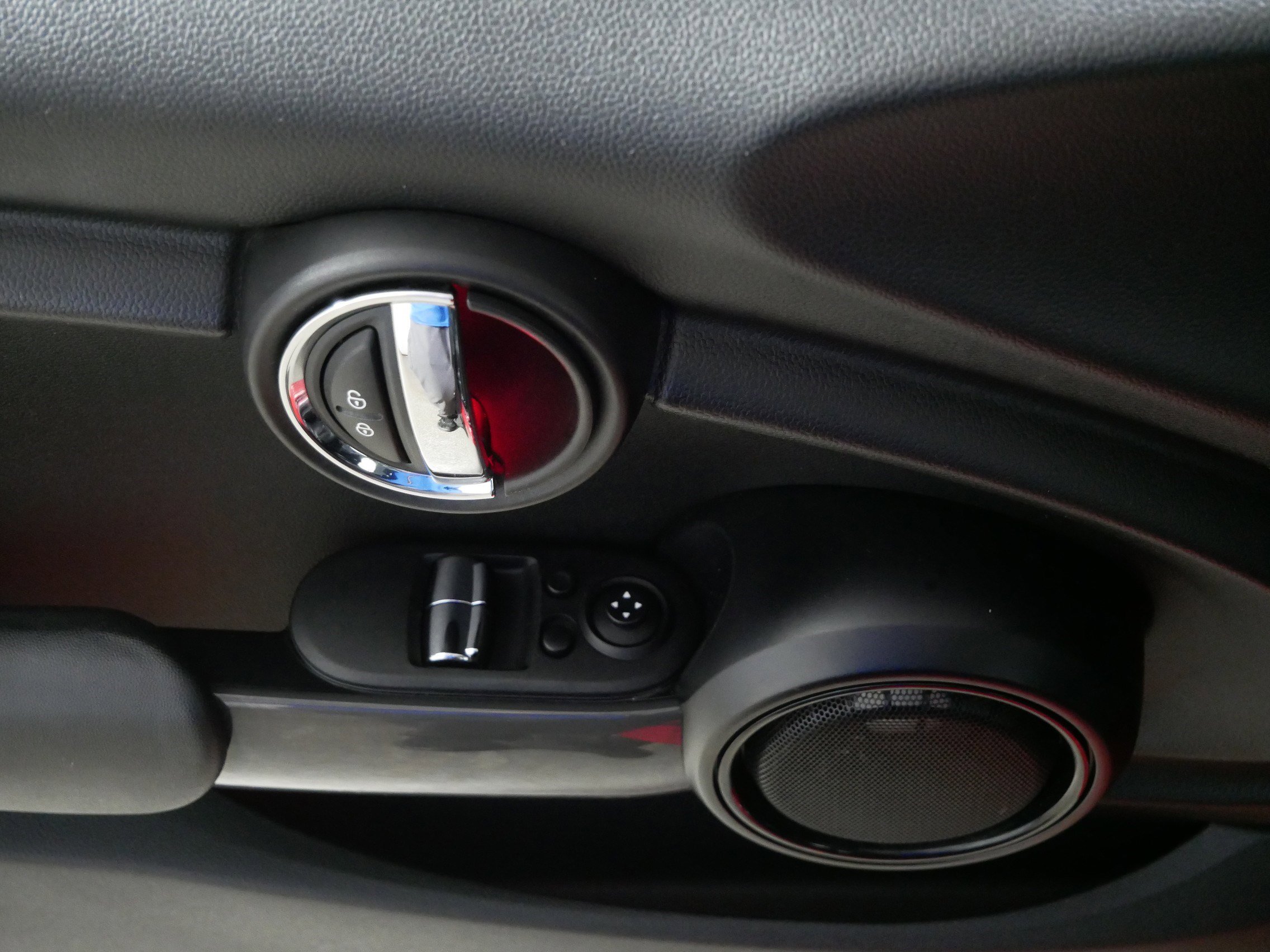 Used 2015 MINI Cooper 2-Door Hardtop image 19