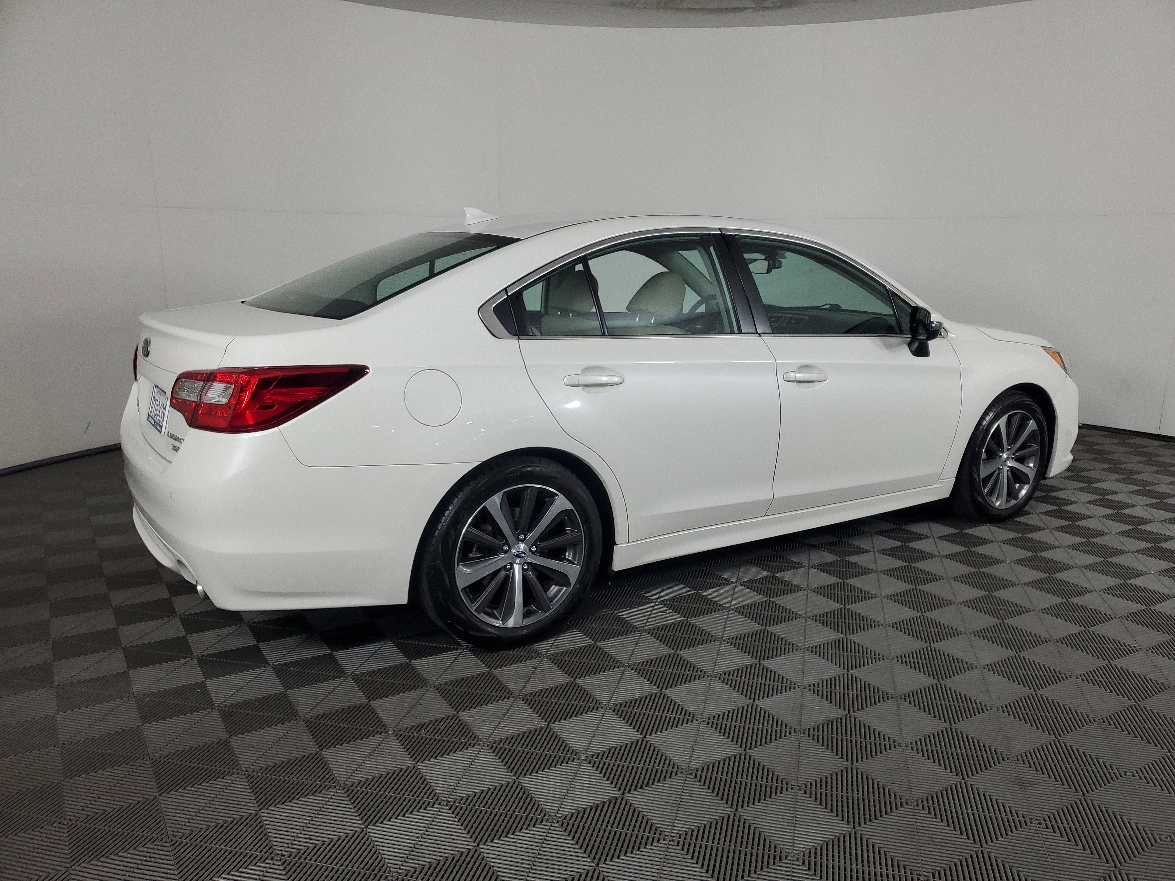 Used 2017 Subaru Legacy 3.6R Limited AWD/4WD image 4