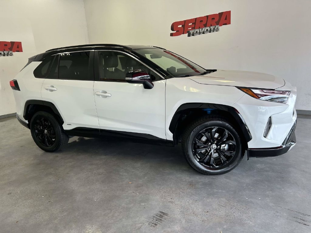 Used 2025 Toyota RAV4 XSE AWD/4WD image 2