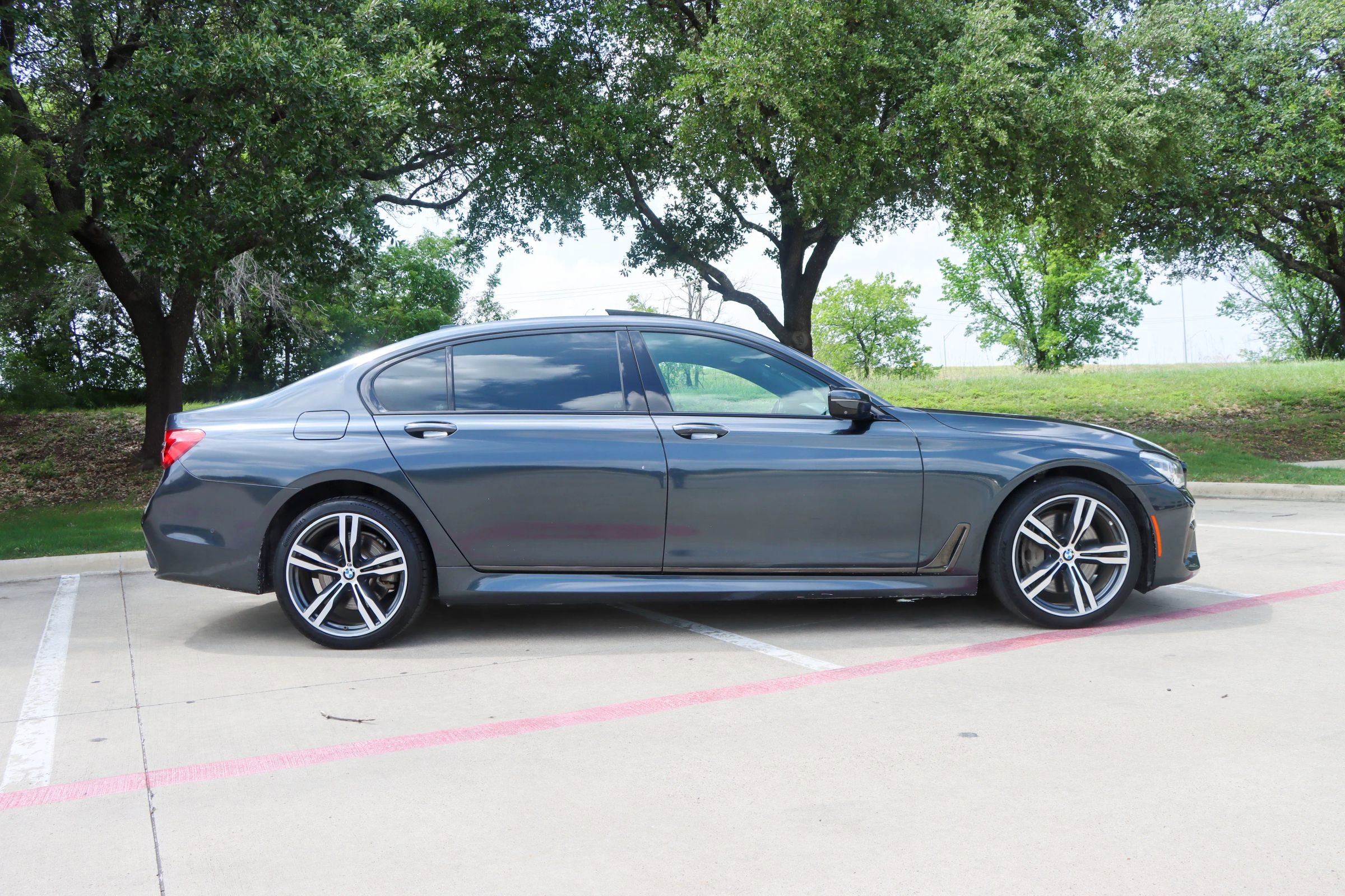 Used 2019 BMW 750i w/ Executive Package RWD image 8
