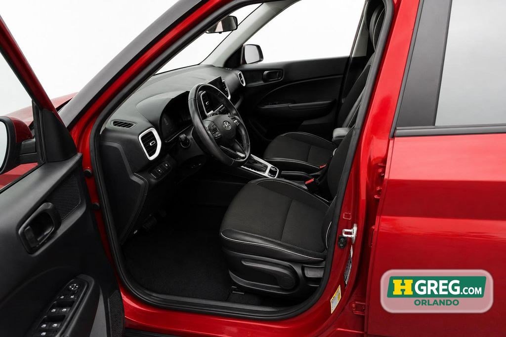 Used 2024 Hyundai Venue Limited FWD image 10