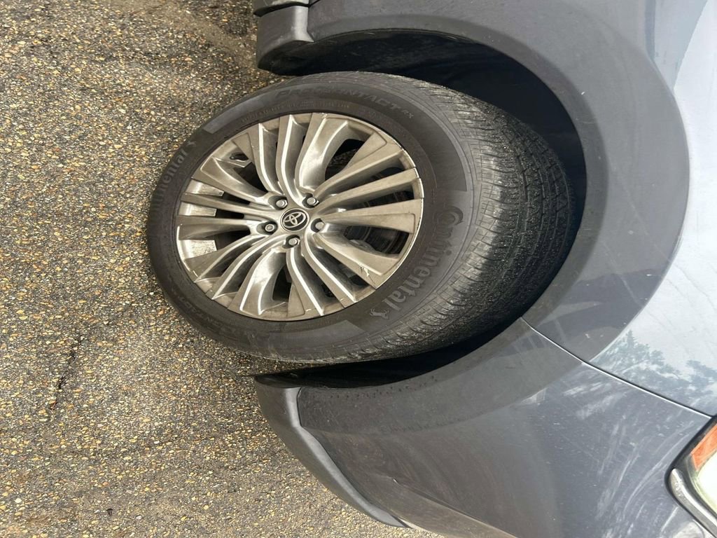 Certified 2021 Toyota Venza XLE w/ Softex Package image 13