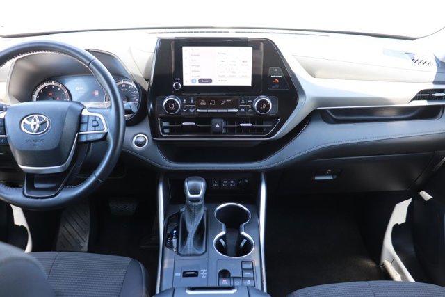 Used 2025 Toyota Highlander LE image 15