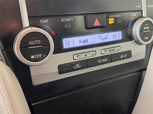 Used 2012 Toyota Camry L image 9