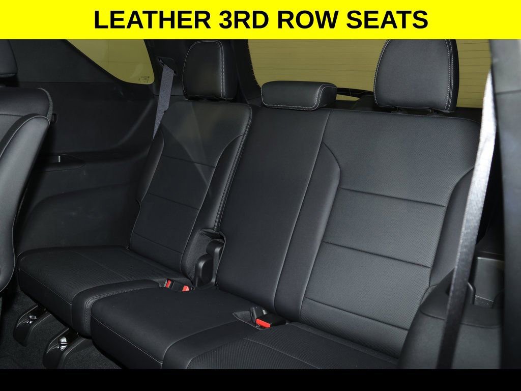 Used 2025 Chevrolet Traverse LT AWD/4WD image 12