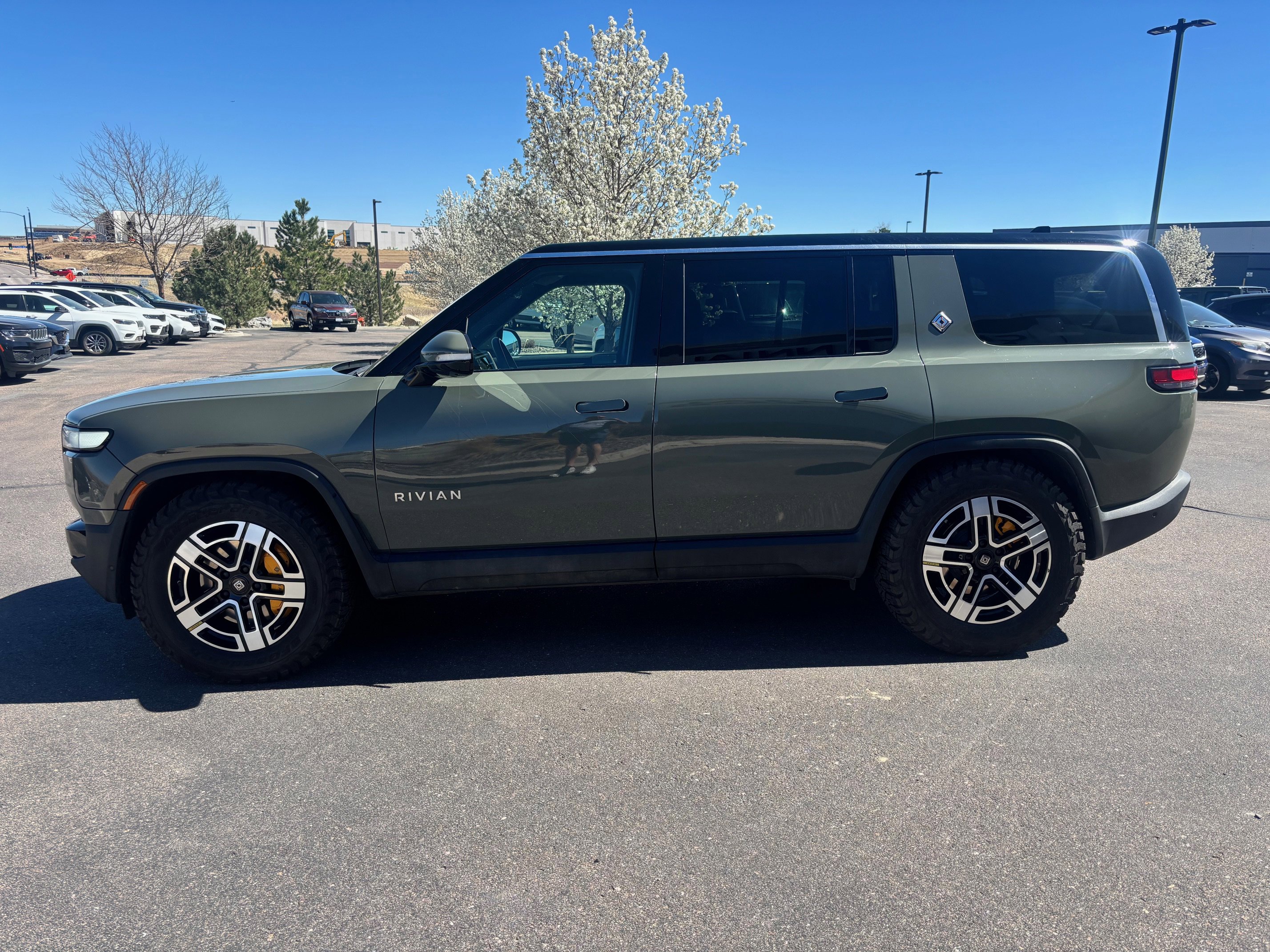 Used 2022 Rivian R1S Launch Edition image 4