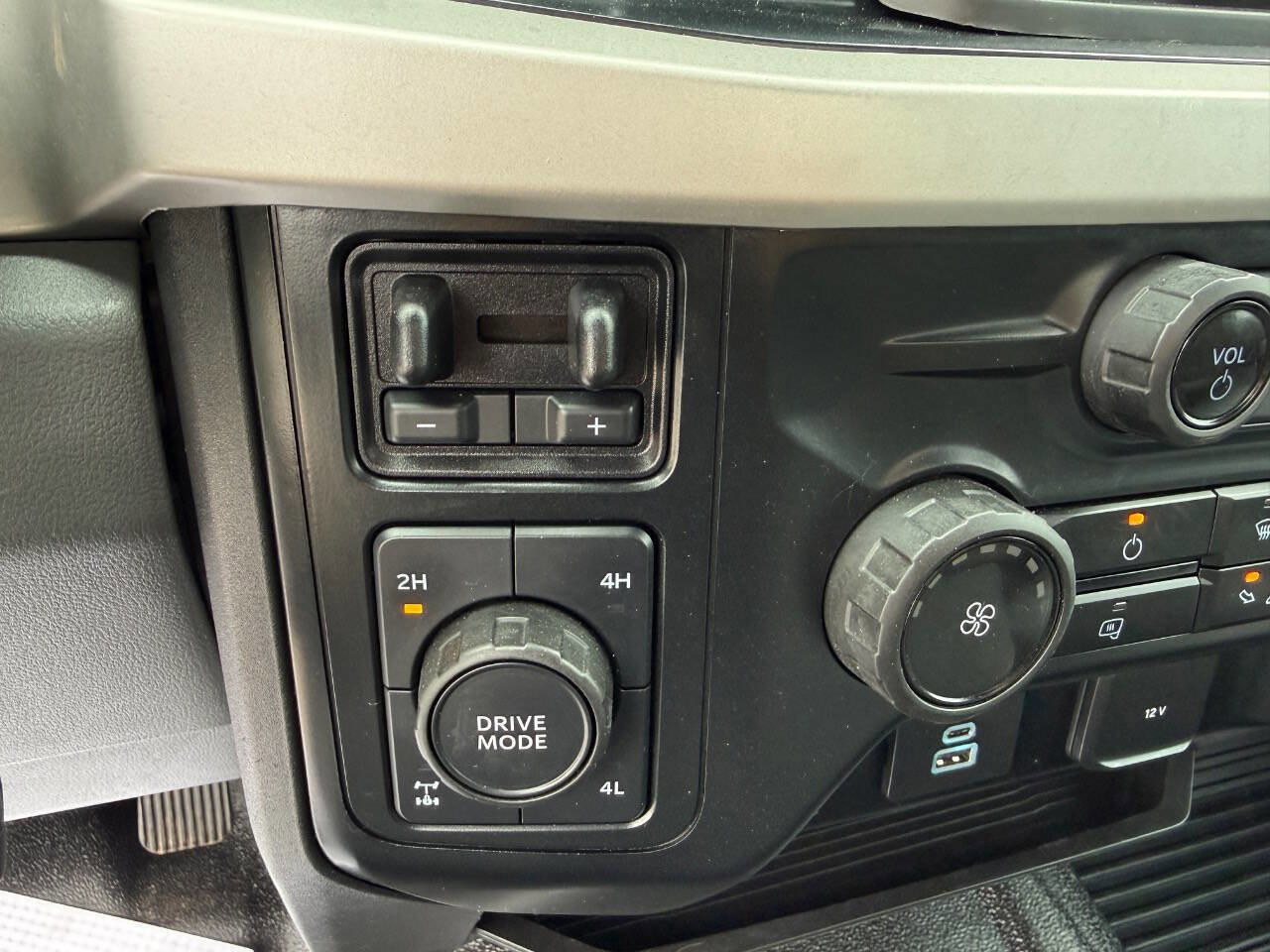 Used 2023 Ford F250 XLT AWD/4WD image 26