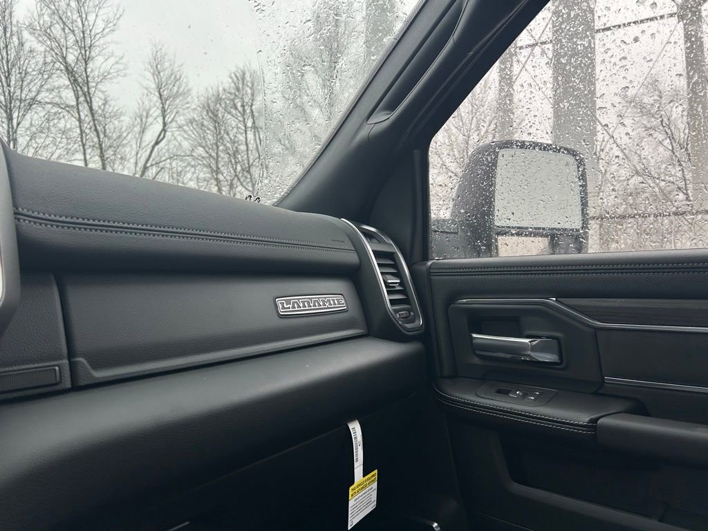 New 2026 RAM 3500 Laramie AWD/4WD image 24