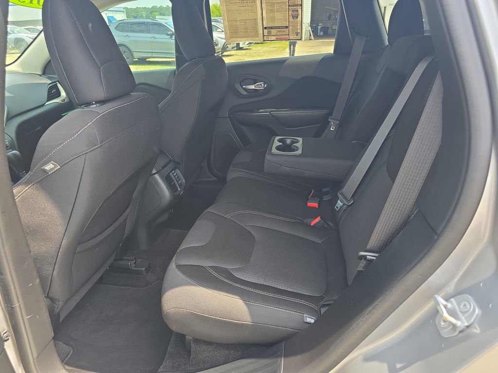 Used 2015 Jeep Cherokee Latitude FWD image 33