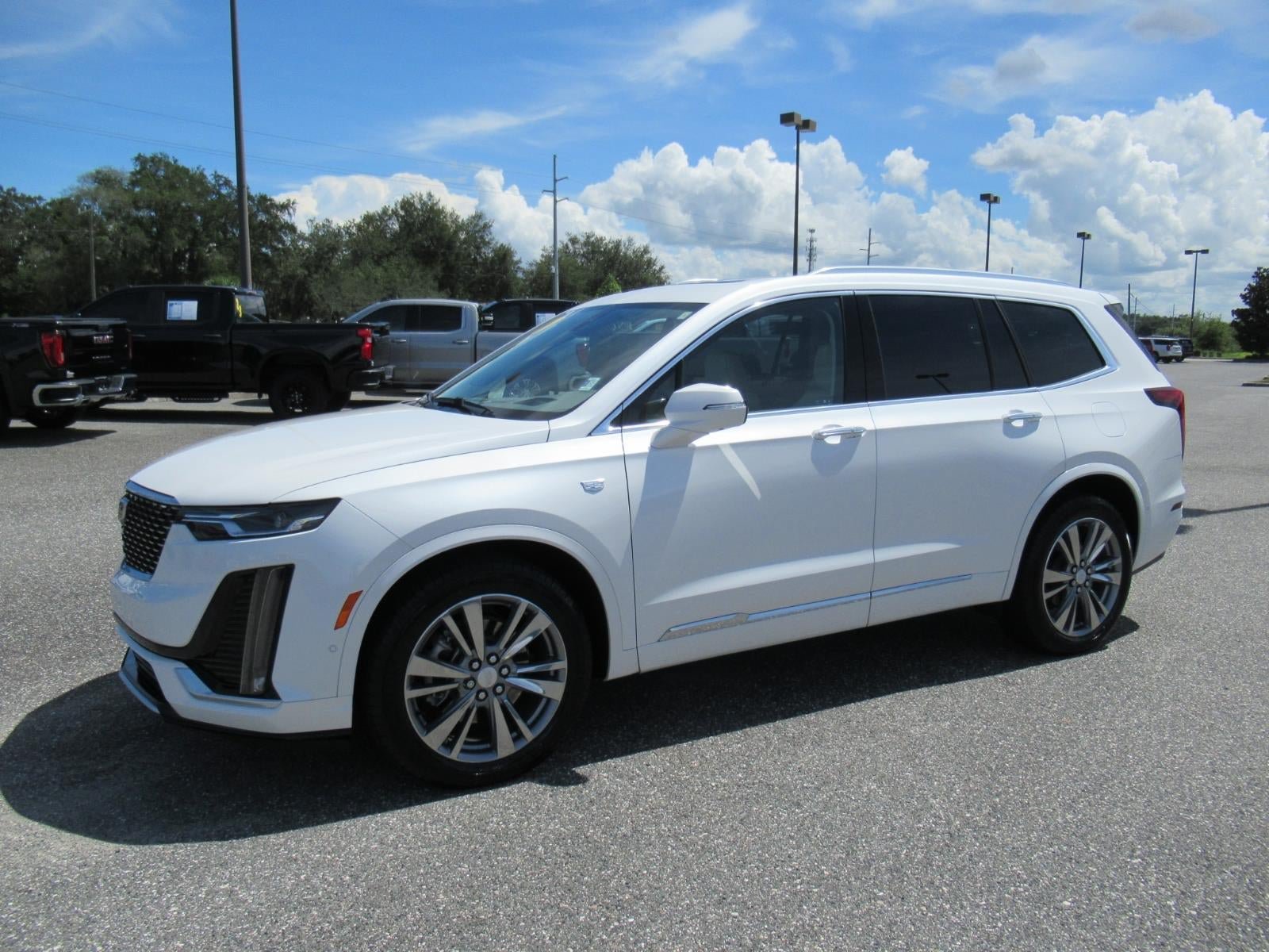 Used 2024 Cadillac XT6 Premium Luxury w/ Technology Package AWD/4WD image 4