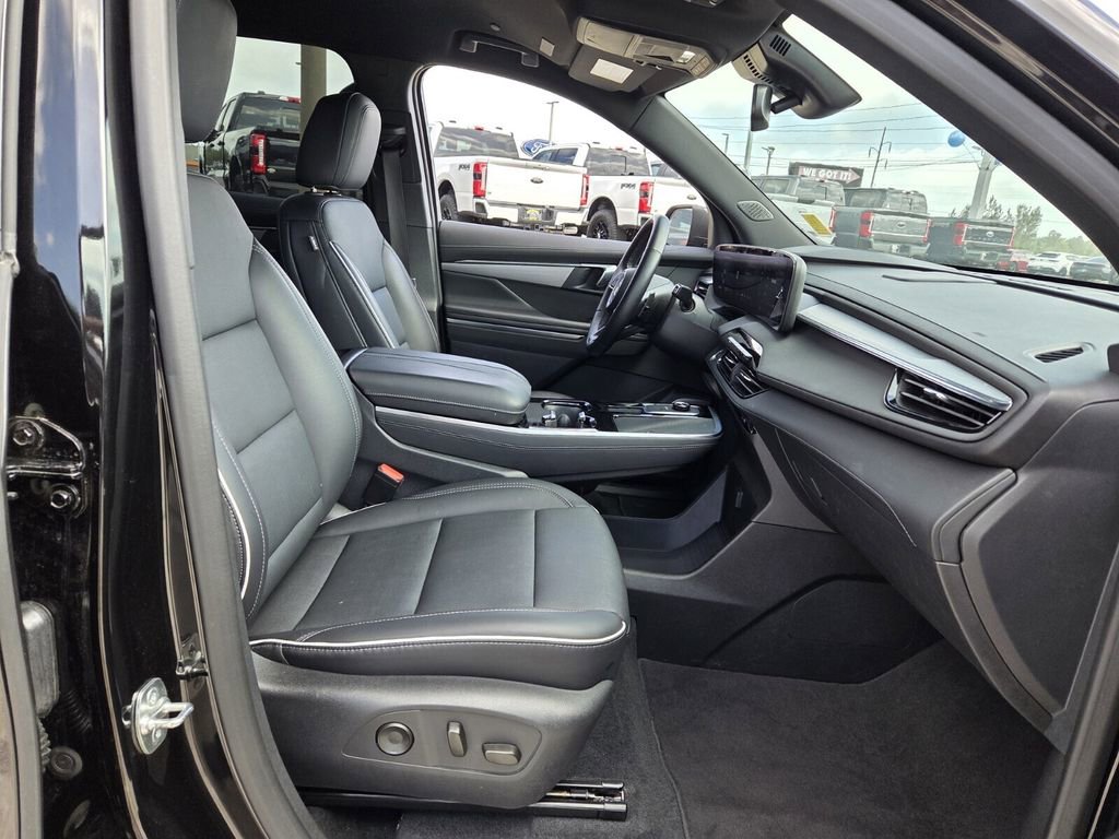 Used 2025 Buick Enclave Preferred FWD image 17