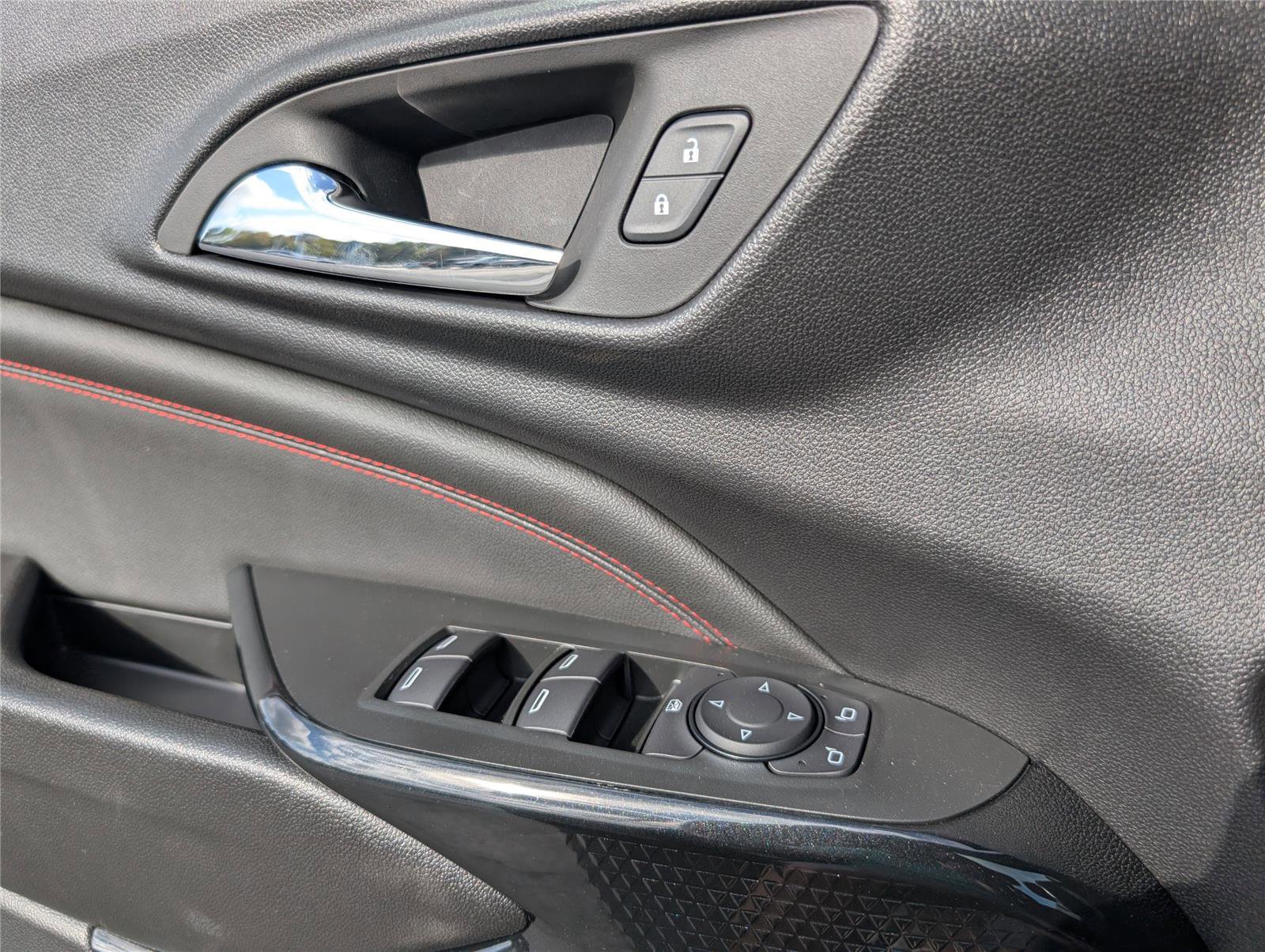 New 2026 Chevrolet Trax RS w/ Sunroof Package image 36