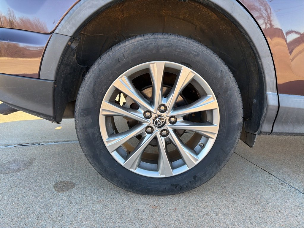 Used 2018 Toyota RAV4 Limited image 14