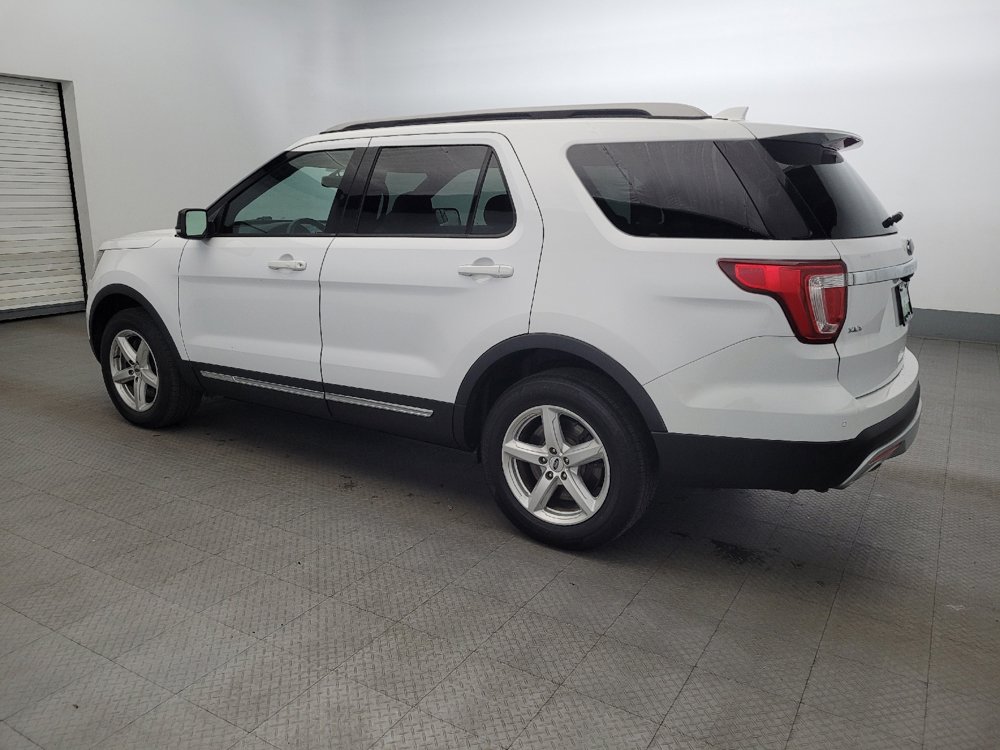 Used 2017 Ford Explorer XLT w/ Equipment Group 202A image 3