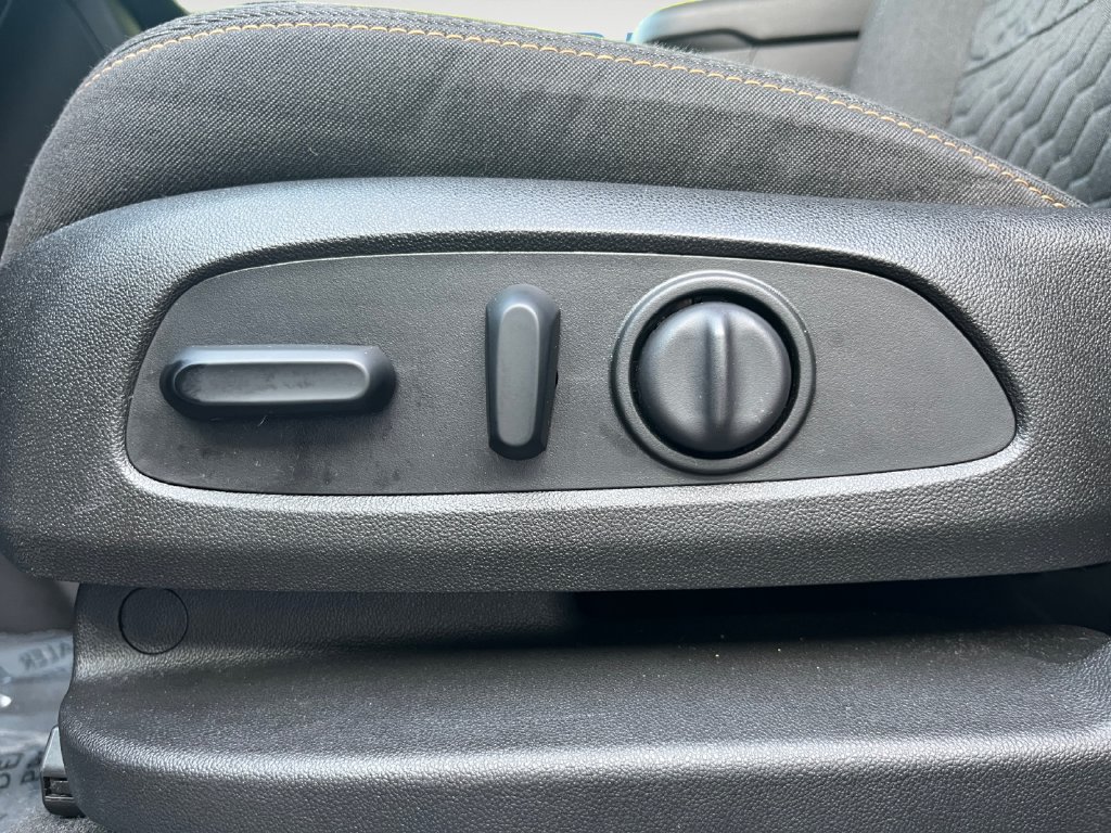 Used 2019 Chevrolet Equinox LT FWD image 16