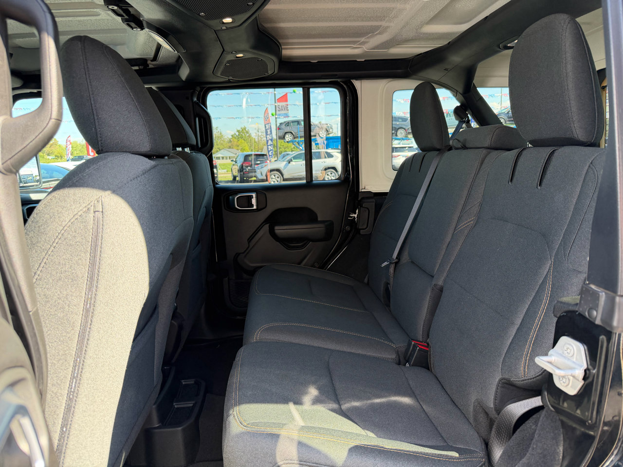 Used 2024 Jeep Wrangler Unlimited image 17