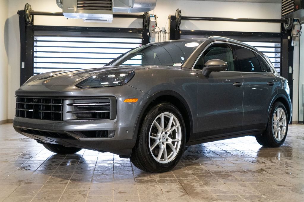 Certified 2025 Porsche Cayenne image 1