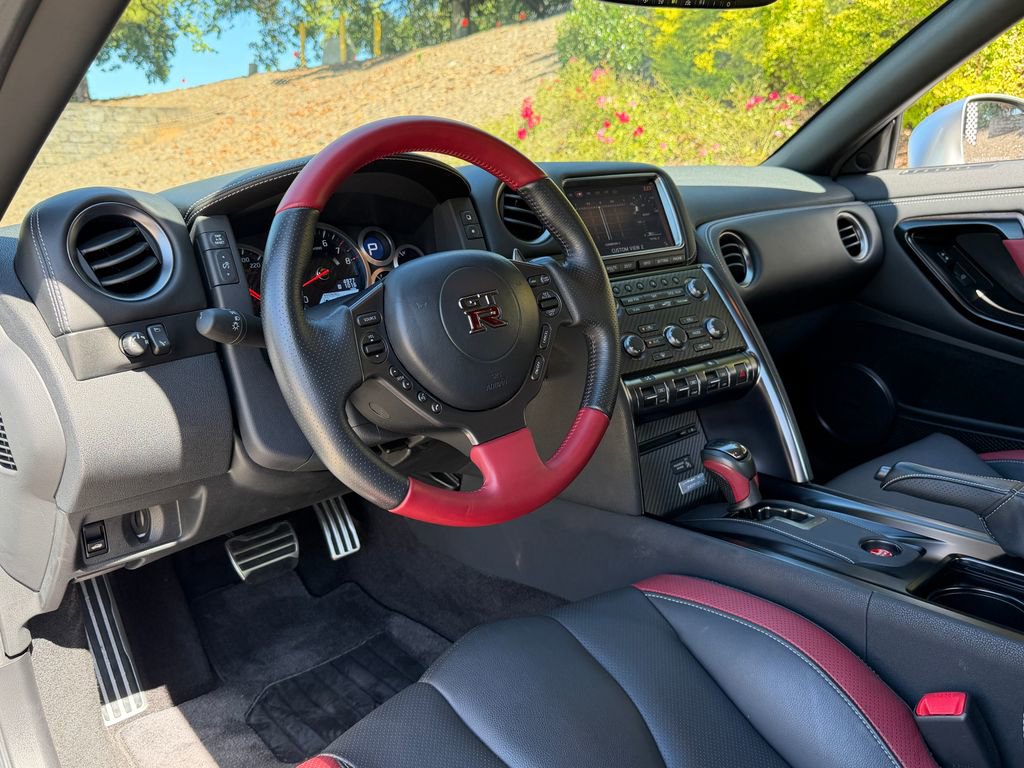 Used 2015 Nissan GT-R Black Edition image 16