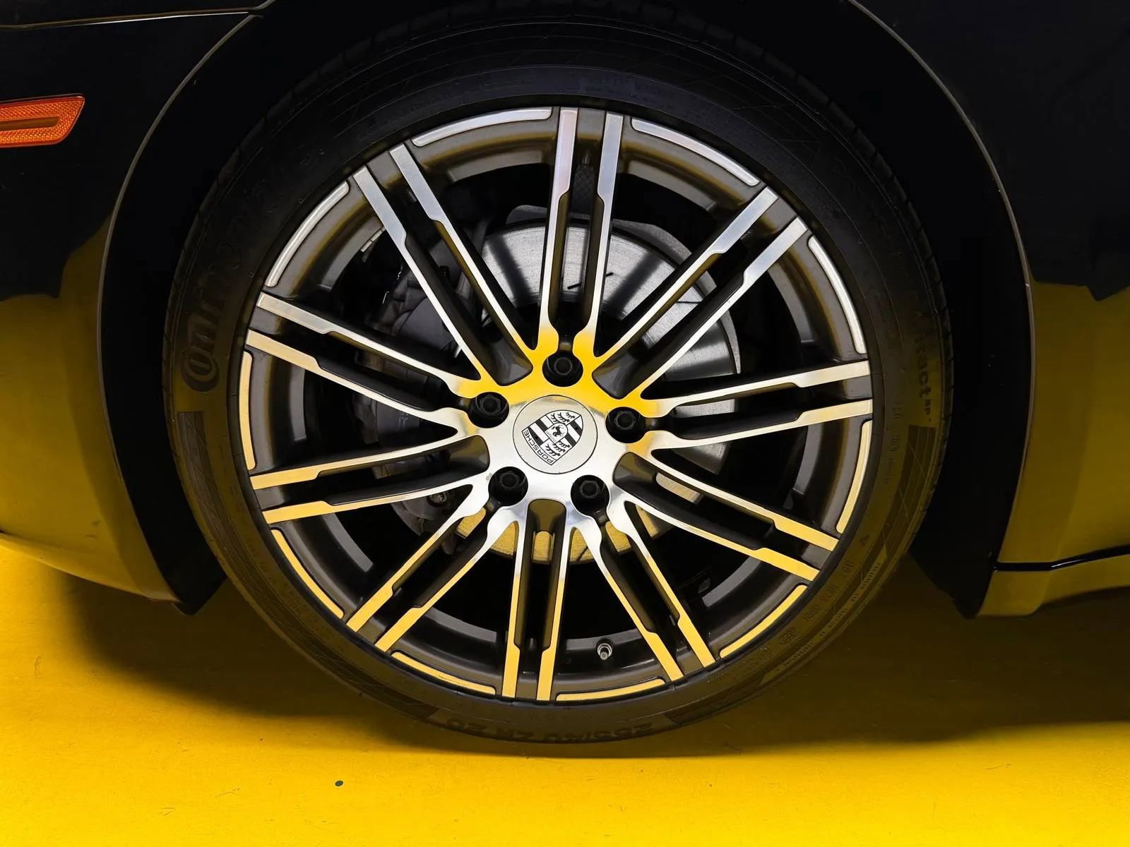 Used 2015 Porsche Panamera 4 image 8