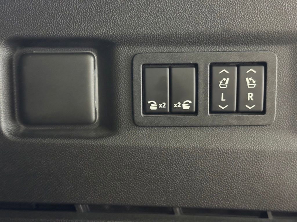 Used 2021 GMC Yukon AT4 w/ AT4 Premium Plus Package AWD/4WD image 34