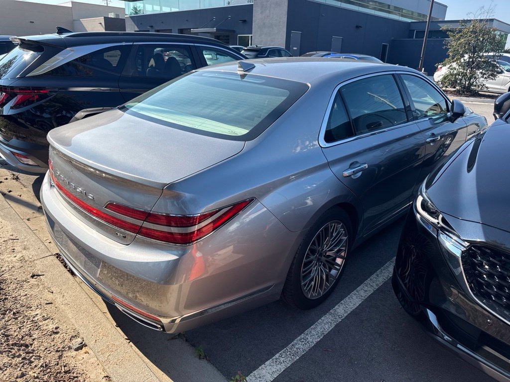 Used 2022 Genesis G90 5.0 Ultimate RWD image 3