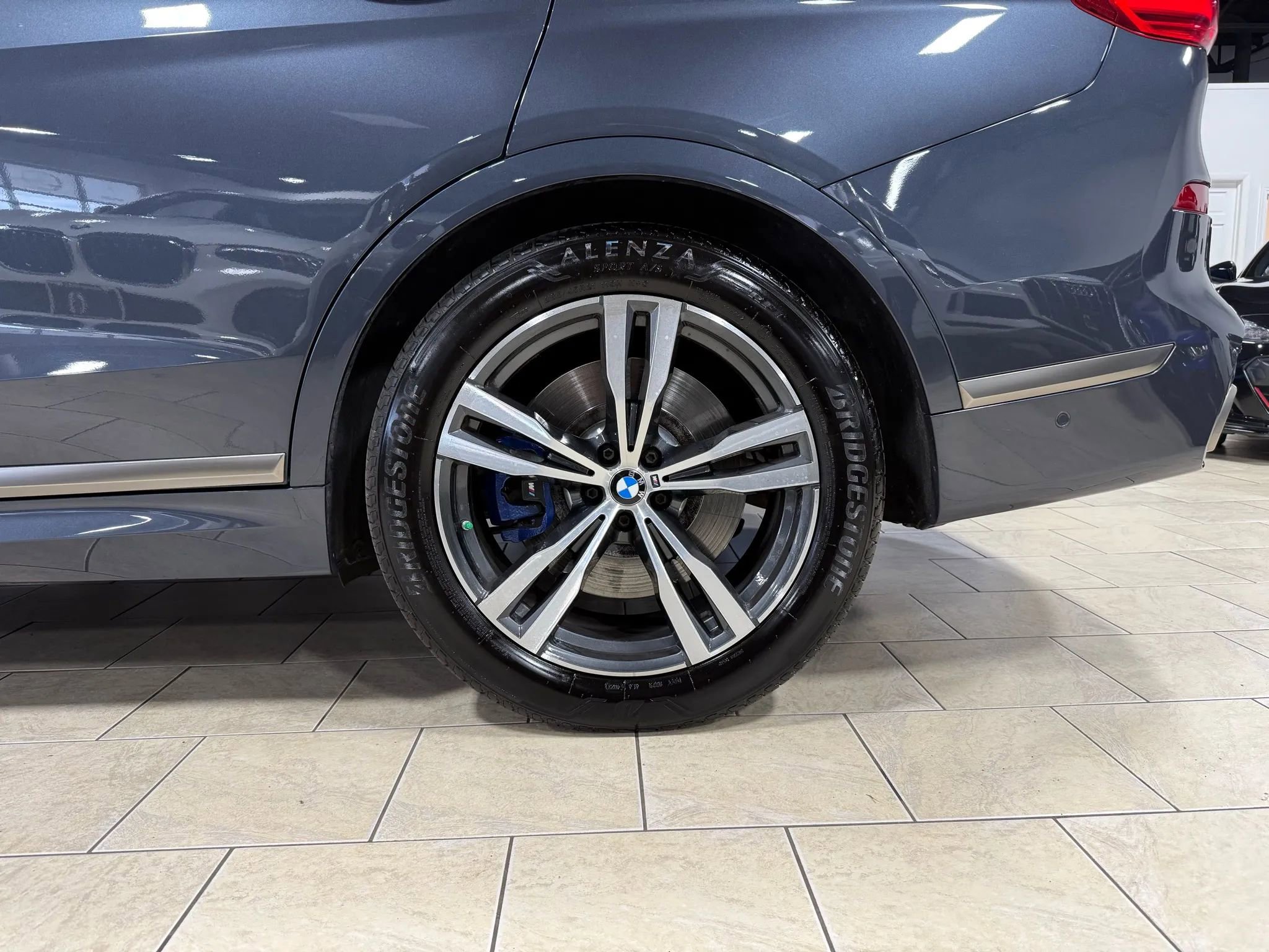 Used 2021 BMW X7 M50i image 32