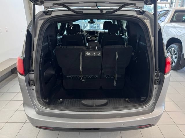 Used 2019 Chrysler Pacifica Touring Plus w/ S Appearance Package FWD image 38